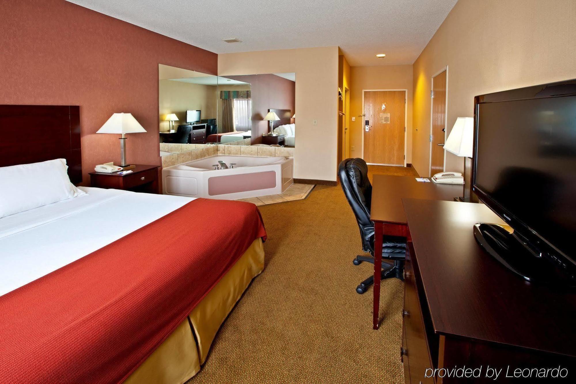 Holiday Inn Express Hotel & Suites Cincinnati-North/Sharonville Dış mekan fotoğraf
